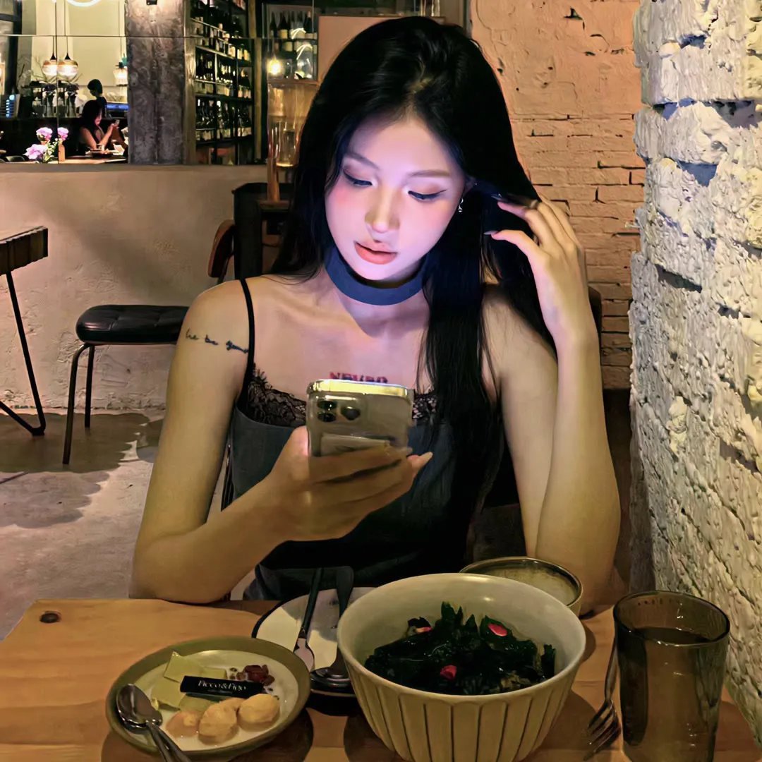 风华尽敛为谁藏